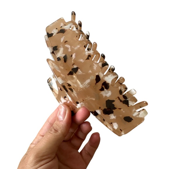 Accessories - Jumbo Leopard Print Hair Claw Clip